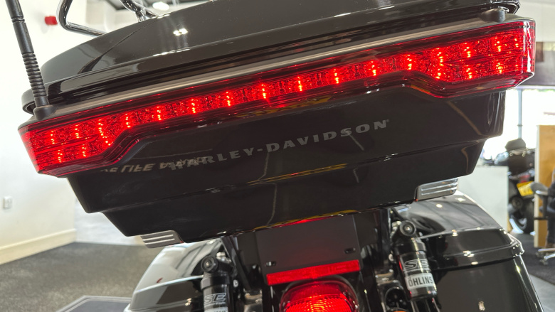 Harley-Davidson Touring Electra Glide FLHTK Vivid Black (21MY)
